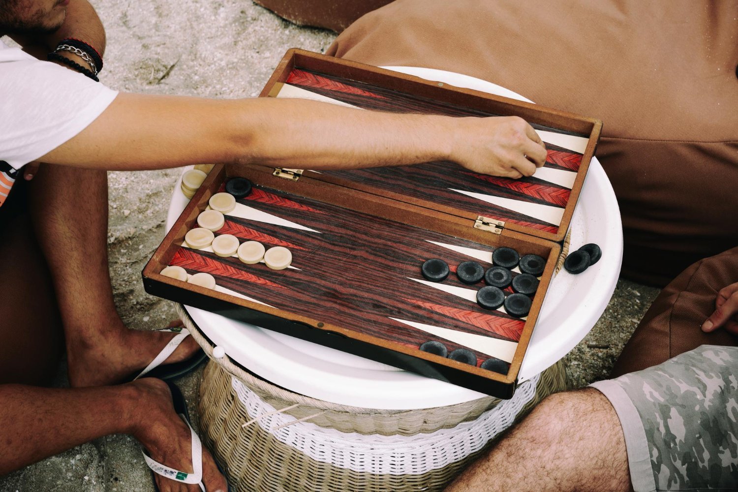 Cómo jugar al Backgammon: guía para principantes
